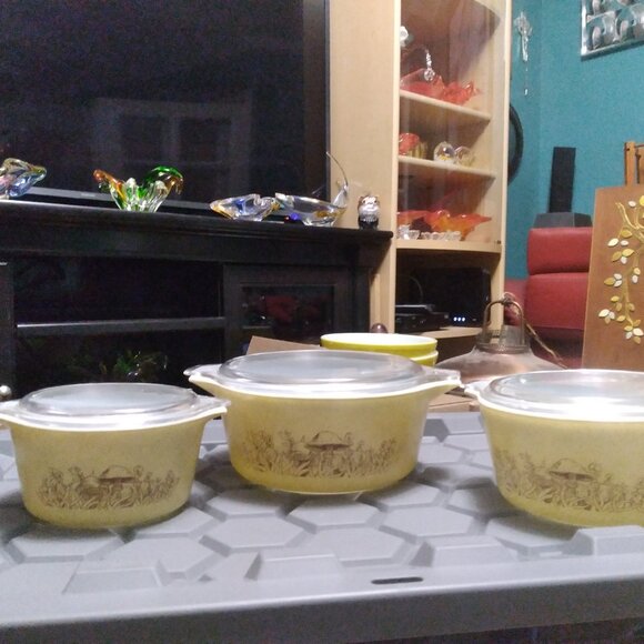 Vintage Pyrex Bowl Forest Fancies (mushroom) 3 Piece Set w Glass Lids 473,74,75 - Picture 3 of 6